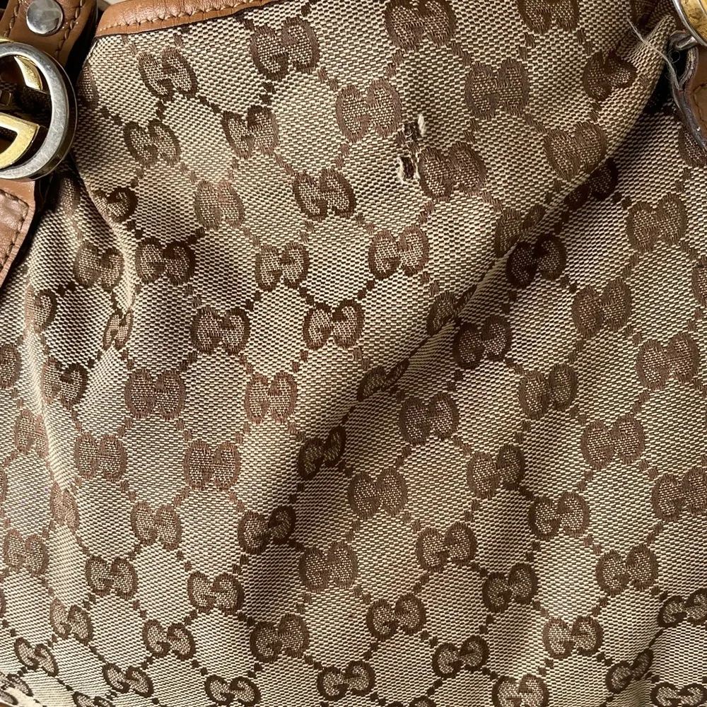 Gucci Beige Brown GG Canvas Shoulder Bag with Tan Trim - Picture 10 of 10